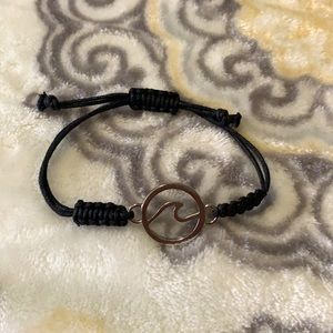 Adjustable leather silver wave bracelet